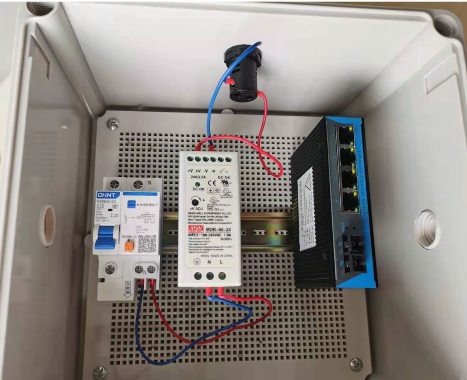 Ethernet-switch BFN Box 4xRJ45 1xFOC CN